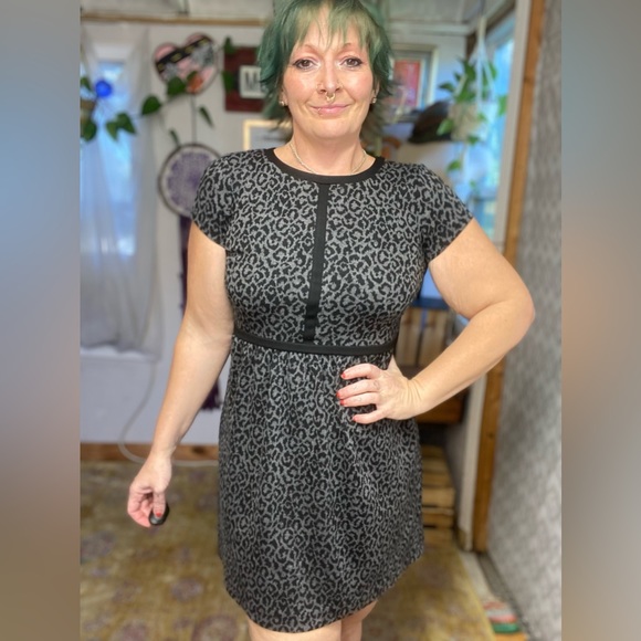LOFT Dresses & Skirts - Loft Black & Gray Leopard Print Fit & Flare Dress Size 0 XSmall